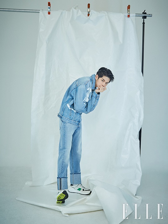 The first solo picture of Ong Seong-wu from Wanna One was released.The March issue of fashion media Elle hosted a photo shoot with Ong Seong-wu, who finished Wanna Ones activities.Ong Seong-wu in the public picture proved the sculptural appearance and extraordinary ratio, and the expectation for this picture project surged.Ong Seong-wu has a perfect visual of both the atmosphere reminiscent of the Noir movie and the fresh feeling, and has emanated various charms of his own.In an interview with the pictorial, Ong Seong-wu said, I am delighted to think that I can do more and more new things than fear.I want to maintain a positive mind while finding the possibilities and advantages I have. Ong Seong-wu also commented on JTBCs new monthly drama The Eighteen Moments, which was recently confirmed, I am so looking forward to shooting drama.Im looking forward to being able to show myself as an actor and to meet with my fans every week.Ong Seong-wus interviews with the pictures can be found in the March issue of Elle and on the official website.