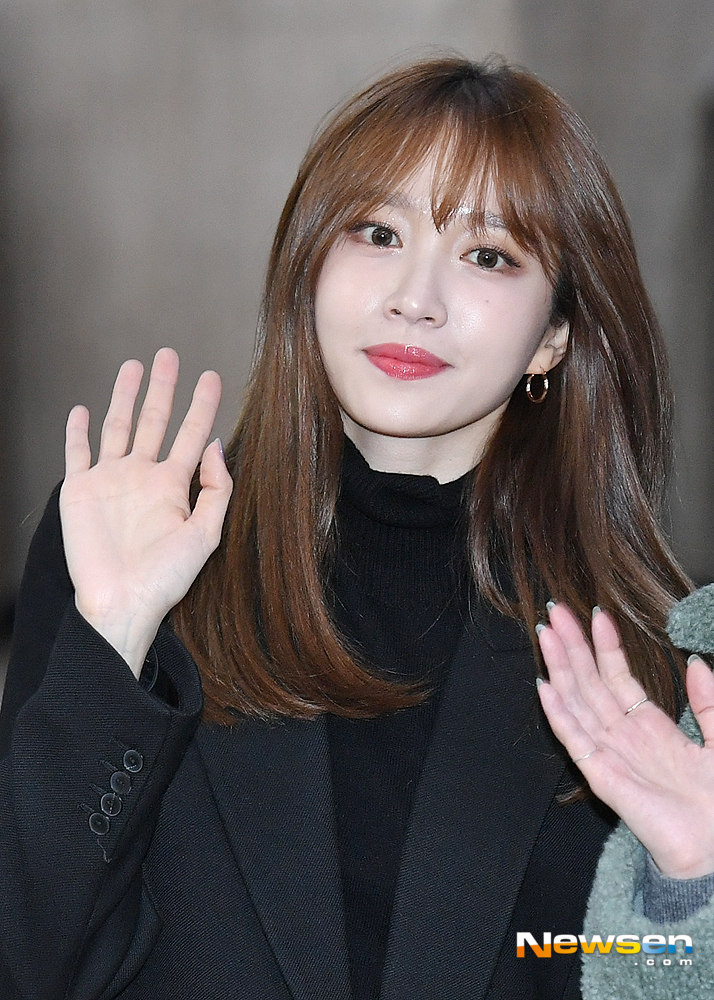 Group EXID Hani arrives at Gimpo International Airport in Gangseo-gu, Seoul after completing its overseas schedule on the afternoon of February 18th.useful stock