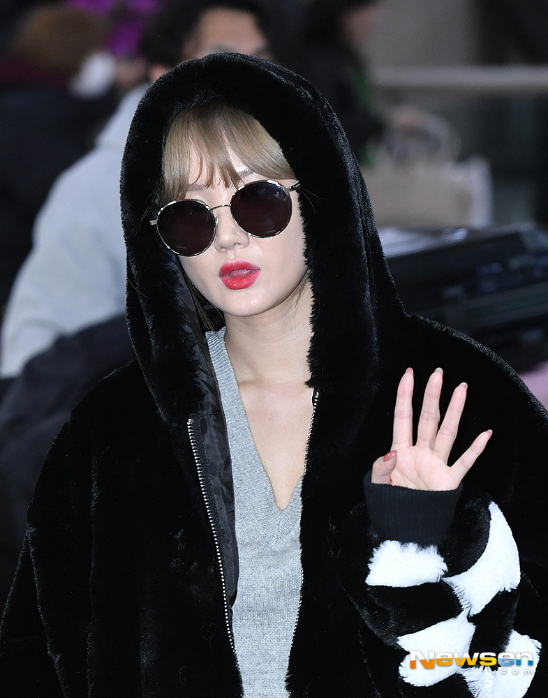 Group EXID LE arrives at Gimpo International Airport in Gangseo-gu, Seoul after finishing its overseas schedule on the afternoon of February 18th.useful stock