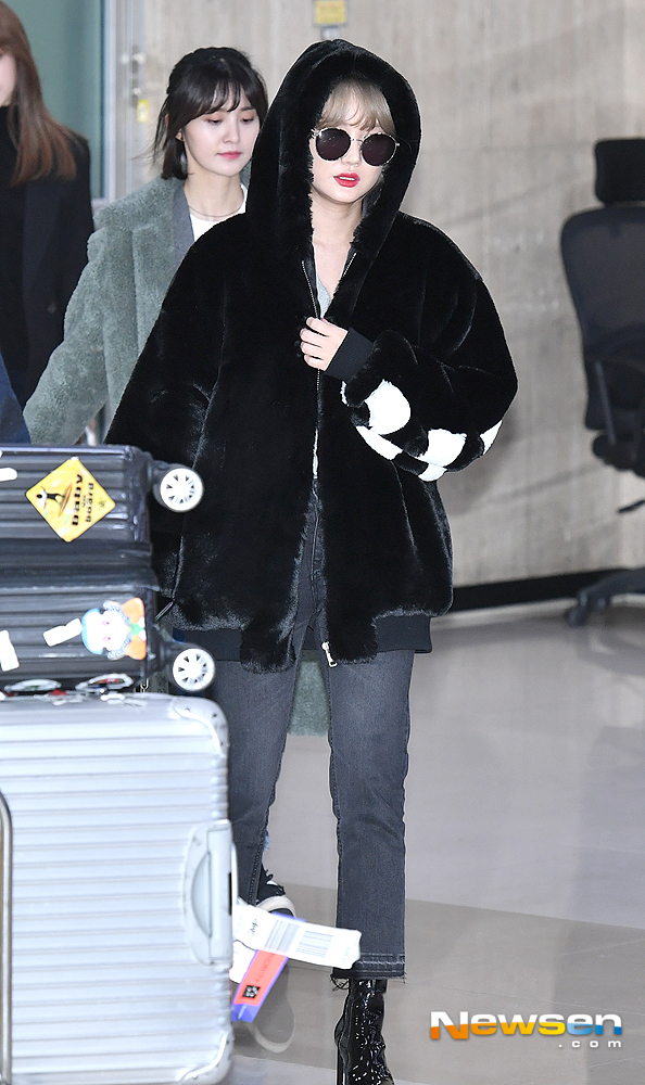 Group EXID LE arrives at Gimpo International Airport in Gangseo-gu, Seoul after finishing its overseas schedule on the afternoon of February 18th.useful stock