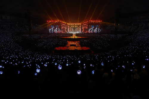 Group BTS has finished its first four dome tours in Japan with a spectacular finish.BTS held Love Yourself-Japan Edition-(LOVE YOURSELF ~JAPAN EDITION~) at Japan Fukuoka Prefecture Yahooku!Dome on the 16th ~ 17th and performed the last performance of the dome tour.On this day, BTS opened the stage for the performance by singing Idol in the hot cheers of fans.In addition, I NEED U, RUN, DNA, and FAKE LOVE were introduced in Japanese versions, adding to the enthusiasm of the performance.In addition, the audience responded with loud shouts and a chorus throughout the performance, with 30 songs live with various performances and tireless stage manners, including the solo stage of the seven members.In particular, BTS has enthusiastically enthusiastically performed hits such as Burning, Blood Sweat Tears, and Sang Man with dozens of dancers.After a successful Japan Dome Tour, BTS said, Fukuoka Prefecture has finished the Japan Dome Tour, and I am grateful to you for making me happy and happy until the end.I am grateful for the memories that I can not forget, and I will always show you a good picture. 