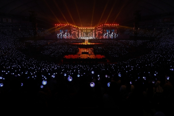 Idol group BTS (BTS, RM Jin Ji Min J-Hop Sugar Vu Jungguk) finished their first dome tour in Japan with a splendid finish.BTS held LOVE YOURSELF ~ JAPAN EDITION ~ at Japan Fukuoka Prefecture Yahooku! Dome on the 16th and 17th and performed the last performance of the dome tour.On this day, BTS opened the stage of the performance by singing IDOL in the hot cheers of fans.In addition, I NEED U, RUN, DNA, FAKE LOVE were introduced in Japanese versions, adding to the heat of the performance.In addition, the audience responded with a loud shout and a chorus throughout the performance, with 30 songs live with various performances and tireless stage manners, including the solo stage of seven members.In particular, BTS has enthusiastically enthusiastically performed hits such as Burning, Blood Sweat Tears, and Sang Man with dozens of dancers.As a result, BTS successfully completed the Love Your Self tour in four Japanese cities including Tokyo, Osaka, Nagoya and Fukuoka Prefecture and met a total of 380,000 audiences.After a successful Japan Dome tour, BTS said: We are finishing our Japan Dome tour at Fukuoka Prefecture; thank you for making us happy and happy until the end.I am grateful for the memories that I can not forget, and I will always show you a good picture. Meanwhile, BTS, which started the LOVE YOURSELF tour at the Jamsil Stadium in Seoul in August 2018, will continue its LOVE YOURSELF tour at the Asia World Expo Arena in Hong Kong on March 20 and March 21, March 23 and March 24 through North America, Europe and Japan.