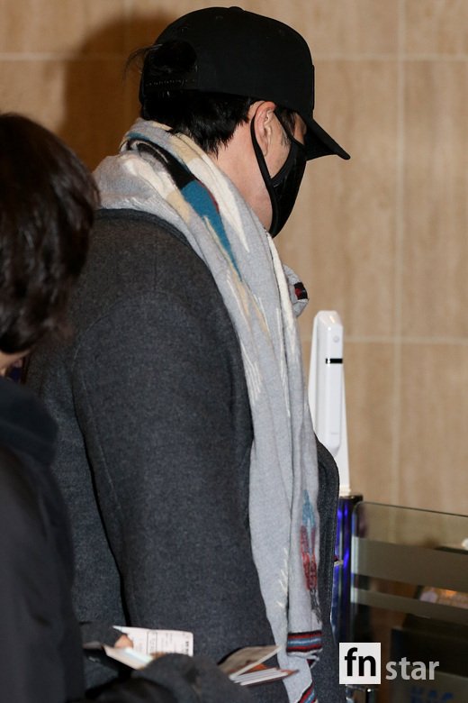 Actor So Ji-sub left Gimpo International Airport on the morning of the 19th to attend a fan meeting in Chiba, Japan.