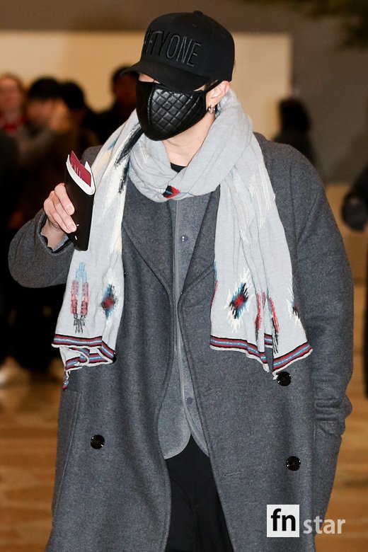 Actor So Ji-sub left Gimpo International Airport on the morning of the 19th to attend a fan meeting in Chiba, Japan.