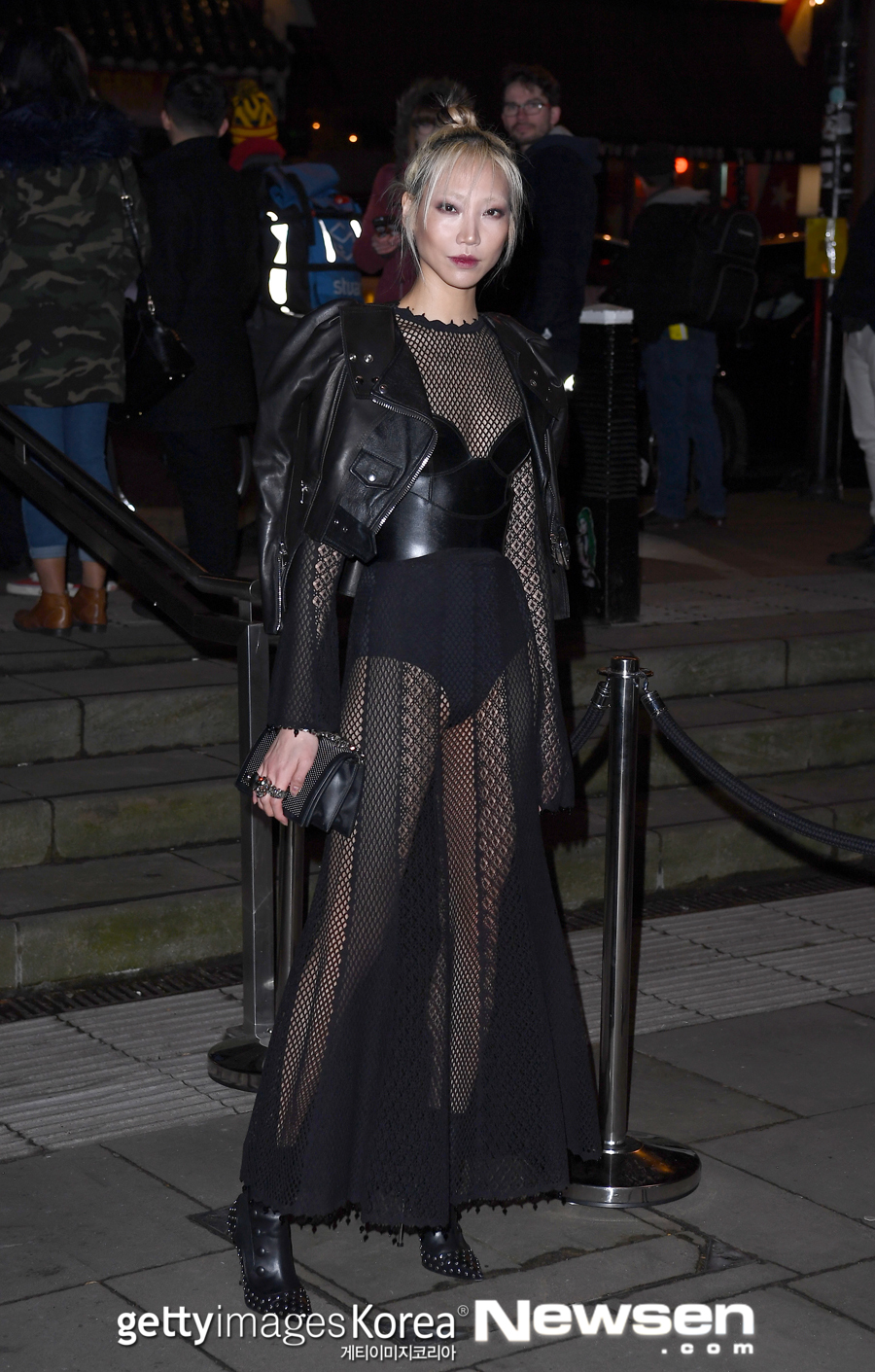 Model Soo-Joo attended a luxury fundraiser during 2019 London Fashion Week at the London Roundhouse in the UK on February 18 (local time).Soo-Joo poses on the day.Meanwhile, Soo-Joo has been dating French photographer Jack Waterlatt, 32, for about two years and split in January.Jung Yu-jin