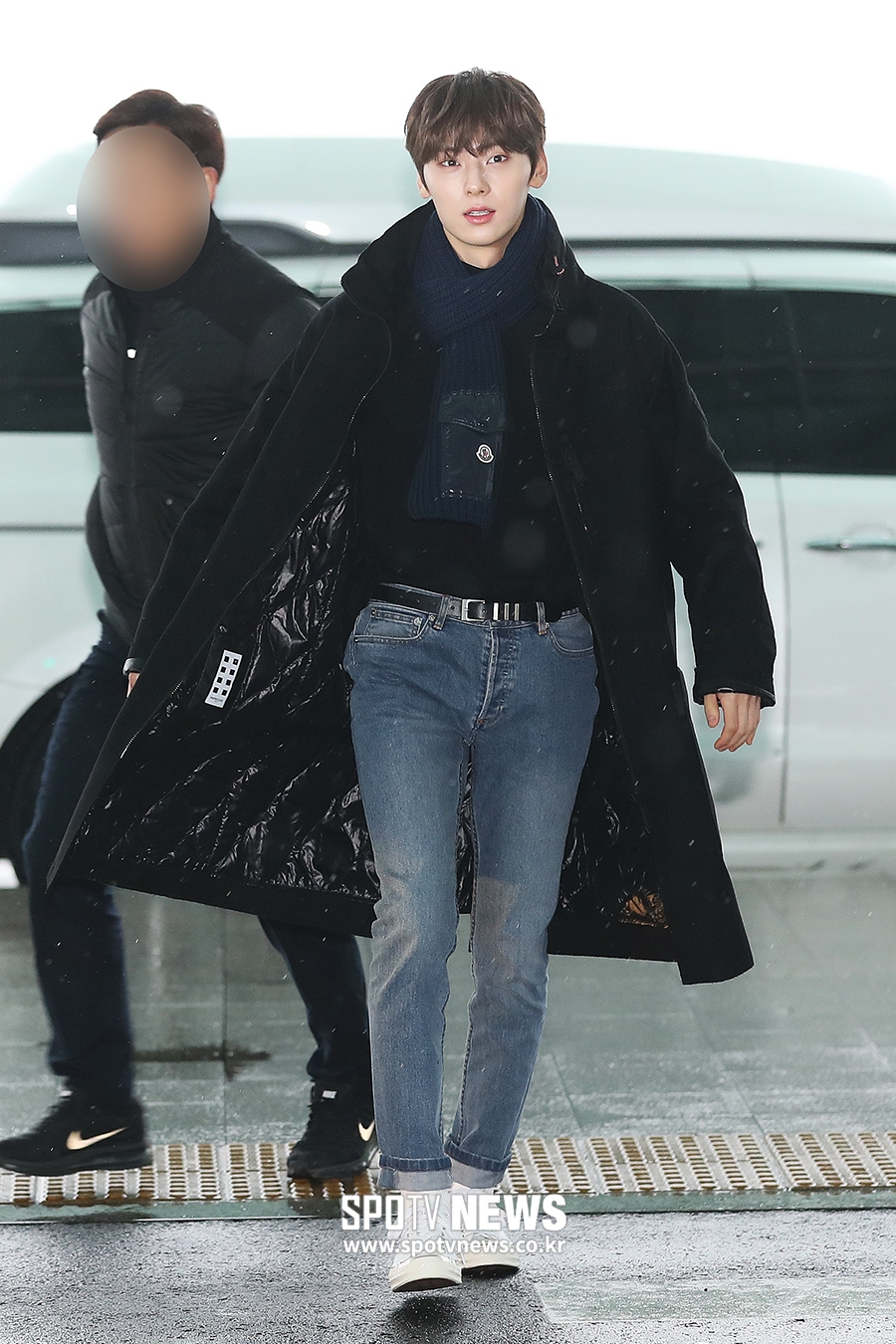NUEST Hwang Min-hyun is leaving Incheon International Airport on the morning of 19th to attend Milan Fashion Week.