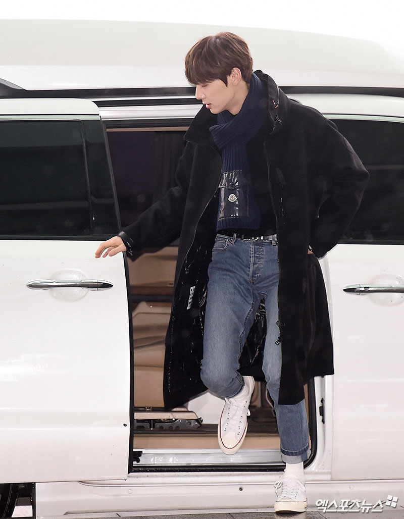 NUEST Hwang Min-hyun left for Italy through Incheon International Airport on the morning of 19th to attend Milan Fashion Week.