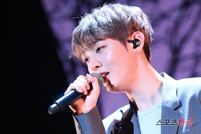 Yoon Ji-sung, a singer from the group Wanna One, attends the showcase of his first solo album Aside held in Blue Square, Seoul on the afternoon of the 20th.Yoon Ji-sung will release all the songs and music videos of his first solo album Aside through various music sites at 6 pm on the 20th and start his solo activities in earnest.