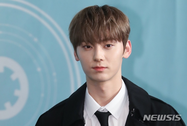 An official from the agency, Pleads Entertainment, told Star on the 20th, Hwang Min-hyun will shoot a music video at Italy Milan.It is part of the teams complete single comeback plan. It is a song to be included in NUESTs new album, and it is preparing for a full comeback. I am preparing for various things for my fans until comeback.Currently, Hwang Min-hyun has left for Italy Milan to schedule new music movies as well as fashion week and photo shoots.NUEST has been working as NUESTW except for Hwang Min-hyun, who has been working on project group Wanna One.As Wanna Ones activities ended, Hwang Min-hyun rejoined NUEST, allowing him to see the completeness in a long time.