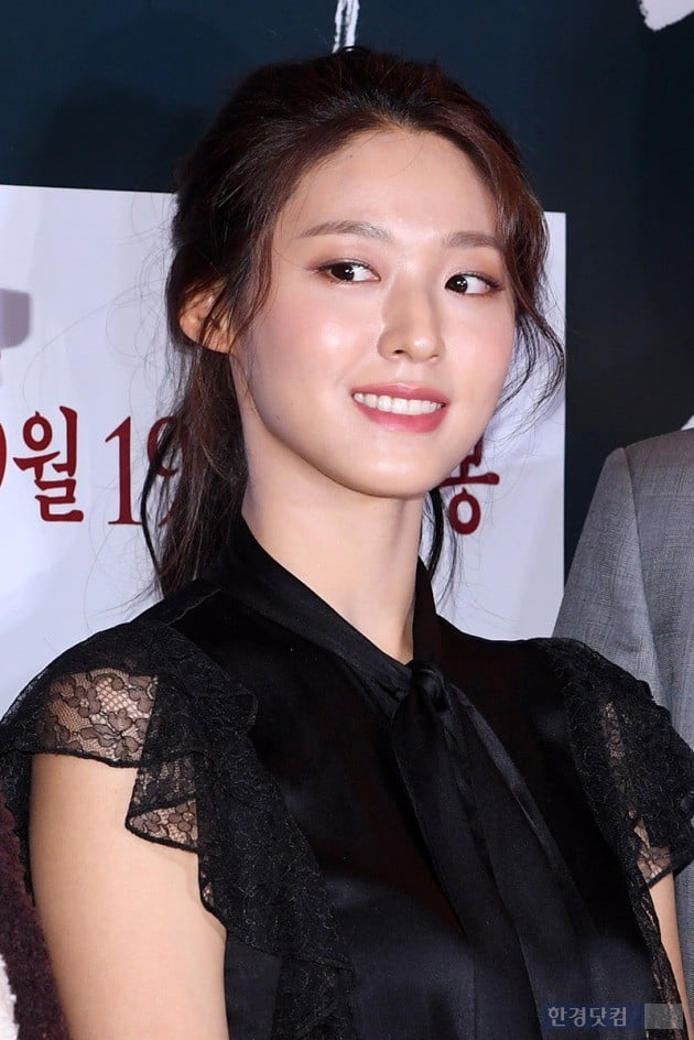 AOA Seolhyun returns to the house theater with Actor Kim Seolhyun.FNC Entertainment, a subsidiary company, said on the 20th, Kim Seolhyun was cast as Han Hee-jae in My Europe scheduled to be broadcast in the second half of this year.My Europe is an action historical drama based on the end of Goryeo and the early Joseon Dynasty.It is a work that explosively depicts the desire for power and protection by pointing the knife at each other over My Europe which his beliefs say.Yang Se-jong and Woo Do-hwan were known to have been cast earlier, raising expectations.In addition, Kim Ji-won PD, who showed KBS 2TV Good Man in the World and JTBC Just Love, and Chae Seung-dae, who wrote KBS 2TV Era of Sensation and Noodle God, coincided.Han Hee-jae, who is played by Kim Seolhyun in the play, is a brilliant and enterprising woman who is disillusioned with the abandonment of Goryeo.It is also a character with insights to solve problems by demonstrating the base in an emergency situation based on various information.In addition, Han Hee-jae is also intriguing because he foresaw fateful encounters with Seo-hong and Nam Sun-ho (Woo Do-hwan).Kim Seolhyun has been receiving much attention for his long-time return to Drama.Kim Seolhyun, who started acting as KBS 2TV My Daughter Seo Young Lee, decided to appear in Drama in four years after KBS 2TV Orange Marmalade in 2015.Kim Seolhyun, who showed stable acting ability through various genres of movies, made a strong impression with his strong and strong image in the recent movie Anshi Sung.As such, Kim Seolhyun, who is making characters in his own colors, is looking forward to drawing an enterprising Han Hee-jae who is leading his fate.