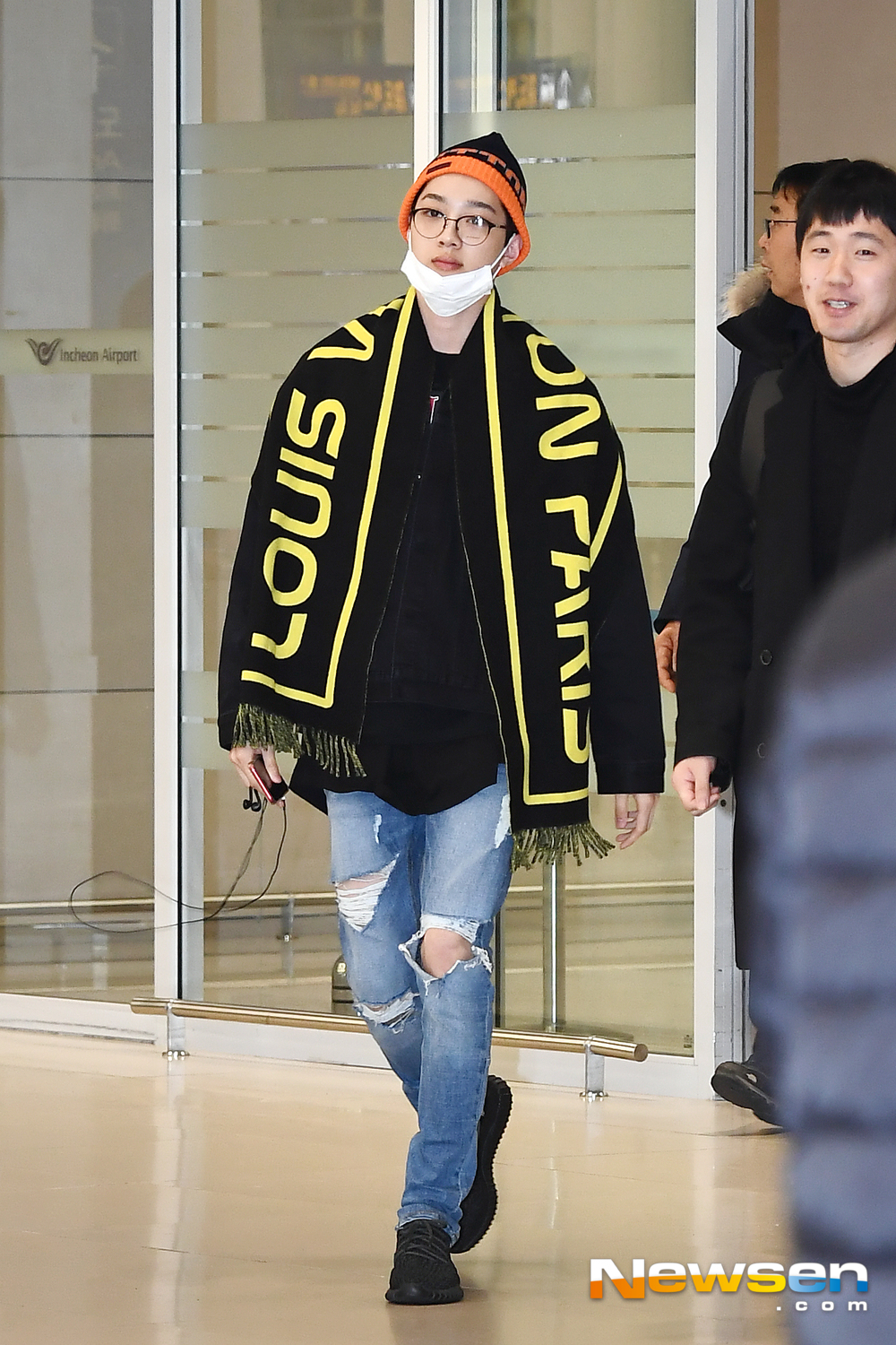 Former Wanna One member Lai Kuan-lin (LAIKUANLIN) arrived at the Incheon International Airport in Unseo-dong, Jung-gu, Incheon on the afternoon of February 20 after completing an overseas schedule.exponential earthquake