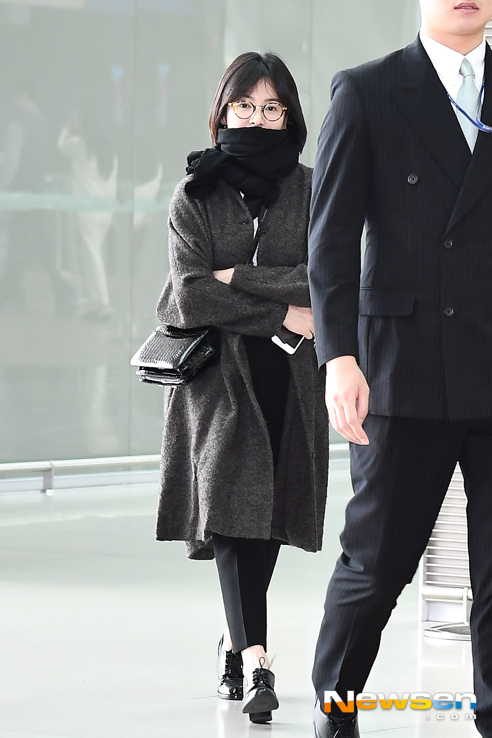 Actor Song Hye-kyo left for Singapore on February 20 afternoon on a schedule overseas through Incheon International Airport in Unseo-dong, Jung-gu, Incheon.exponential earthquake