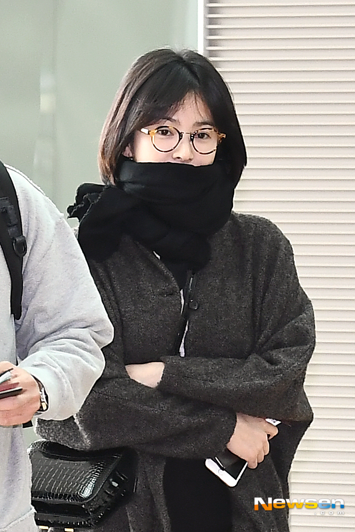 Actor Song Hye-kyo left for Singapore on February 20 afternoon on a schedule overseas through Incheon International Airport in Unseo-dong, Jung-gu, Incheon.exponential earthquake