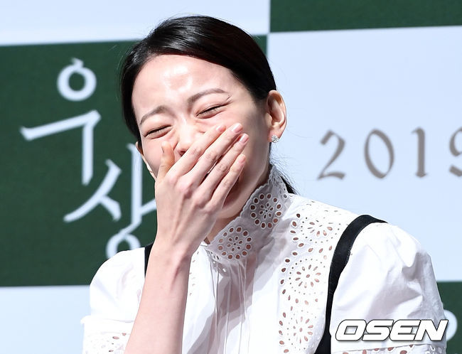 On the morning of the 20th, a report on the production of the movie Idol was held at CGV in Apgujeong, Seoul.Actor Chun Woo-Hee beams and smiles
