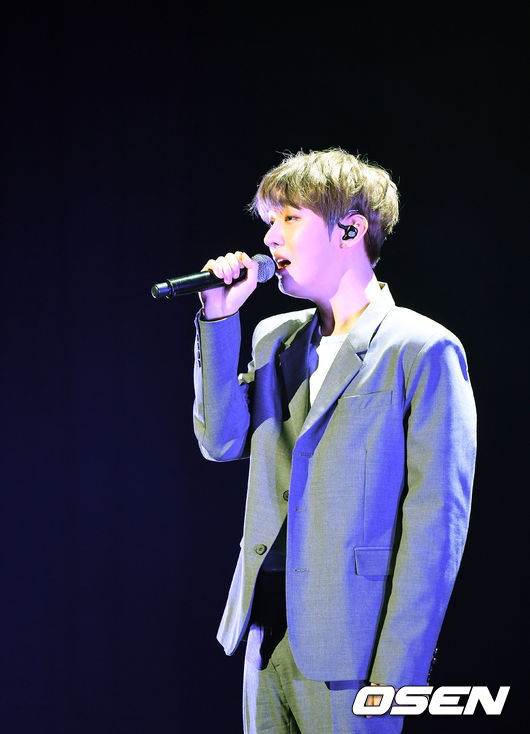On the afternoon of the 20th, a Showcase was held at the Blue Square iMarket Hall in Seoul to commemorate the release of singer Yoon Ji-sungs first solo album Aside.Singer Yoon Ji-sung will perform the Showcase stage