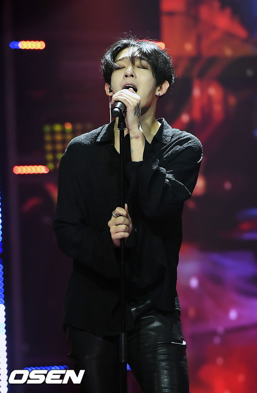 On the afternoon of the 20th, MBC Music Show Champion live broadcast at MBC Dream Center in Ilsan-dong, Goyang-si, Gyeonggi-do, the group Nam Tae-hyun is performing a wonderful stage.