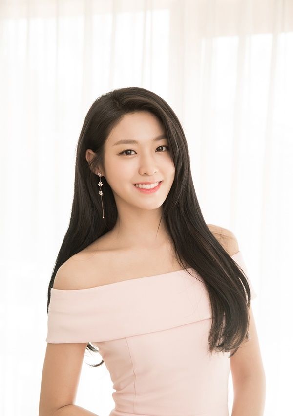 Actor Kim Seolhyun will return to the small screen.On the 20th, FNC Entertainment said, Kim Seolhyun was cast as Han Hee-jae in the JTBC drama My Europe, a comprehensive channel scheduled to be broadcast in the second half of this year.My Europe is an action historical drama based on the end of Goryeo and the early Joseon Dynasty.It is a work that explosively depicts the desire for power and protection by pointing the knife at each other over My Europe which his beliefs say.Director Kim Jin-won and writer Chae Seung-dae join forces to add to expectations.Han Hee-jae, who is played by Kim Seolhyun in the play, is a brilliant and enterprising woman who is disillusioned with the abandonment of Goryeo.He will show his base in an emergency situation based on various information, and will draw a story with a fateful meeting with Seo-hong and Nam Sun-ho as characters with insights to solve problems.Kim Seolhyun has been receiving much attention for his long-time return to the drama, which he has made a strong impression on in his recent film Anshisung with his strong and strong image.Kim Seolhyun, who is making characters with his own color in each work, is looking forward to drawing an enterprising Han Hee-jae who is leading his fate.