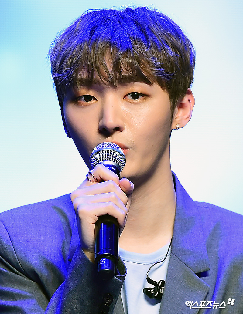 Yoon Ji-sung, who attended the showcase of Yoon Ji-sungs first solo album Aside held at the Blue Square Eye Market Hall in Hannam-dong, Seoul on the afternoon of the 20th, answers questions from reporters.