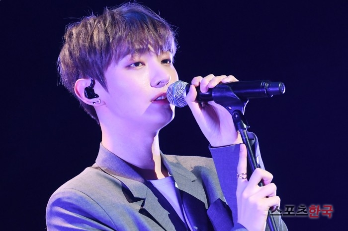 Yoon Ji-sung, a singer from the group Wanna One, attends the showcase of his first solo album Aside held in Blue Square, Seoul on the afternoon of the 20th.Yoon Ji-sung will release all the songs and music videos of his first solo album Aside through various music sites at 6 pm on the 20th and start his solo activities in earnest.