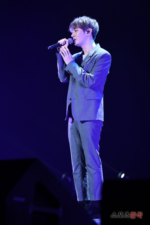 Yoon Ji-sung, a singer from the group Wanna One, attends the showcase of his first solo album Aside held in Blue Square, Seoul on the afternoon of the 20th.Yoon Ji-sung will release all the songs and music videos of his first solo album Aside through various music sites at 6 pm on the 20th and start his solo activities in earnest.