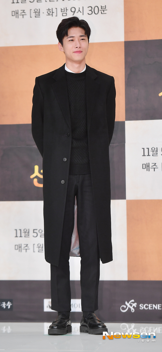 식빵굽는 남자 이미지