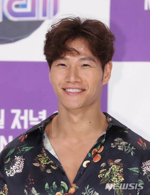 According to his agency JK Entertainment, Kim Jong-kook will perform a concert Kim Jong-kook Finding at Samsung Hall, Ewha Womans University, Seoul on March 30 and 31.Kim Jong-kook, who has appeared in various entertainment programs in the meantime, returns to his main business and greets him again with Singing Kim Jong-kook.Kim Jong-kook said, Come listen to the song. Lets see your face. There are many songs to sing, lots of things to talk about.Kim Jong-kook made his debut with the duo Turbo in 1995, and has since enjoyed popularity with his performances in entertainment such as SBS TV Running Man and Ugly Duckling.Running Man, Mnet I see your voice and so on.