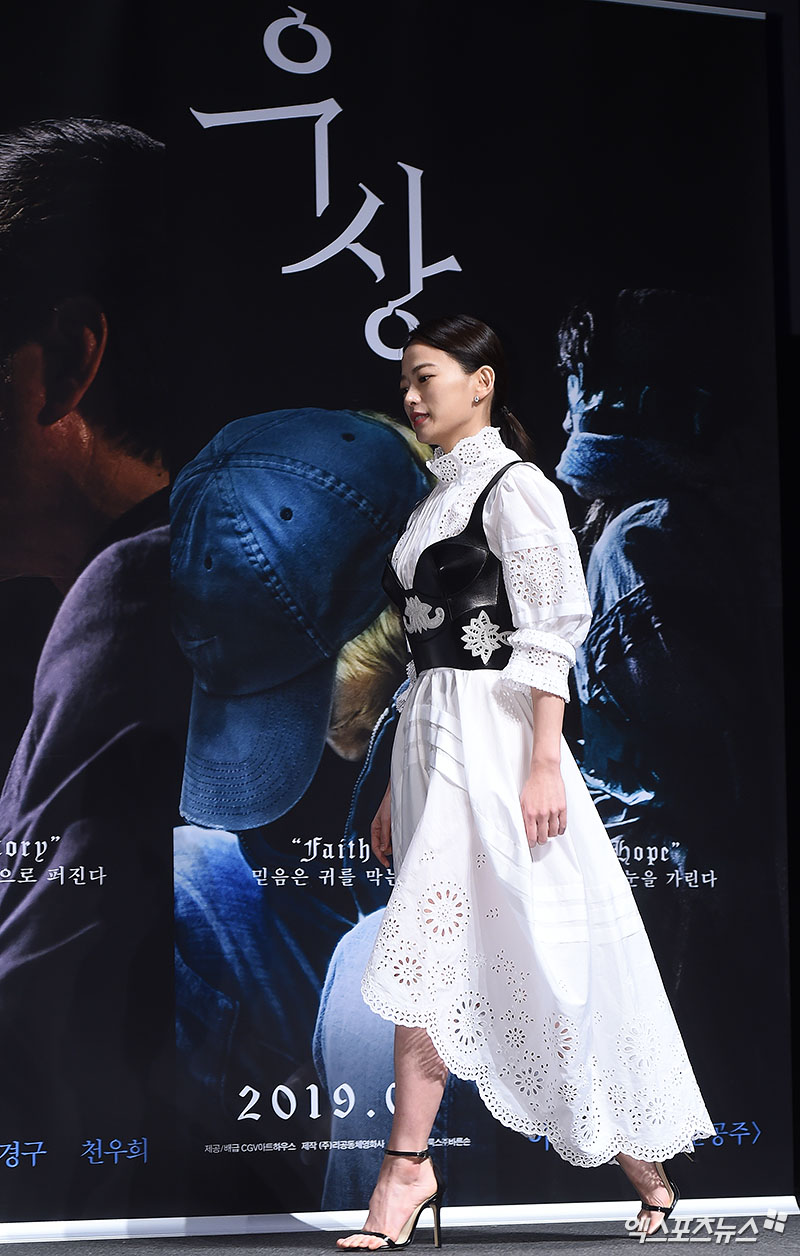 Actor Chun Woo-Hee, who attended the movie Idol production report held at CGV Apgujeong branch in Sinsa-dong, Seoul on the morning of the 20th, poses.