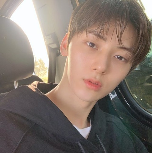 NUEST Hwang Min-hyun showed off his brilliant appearance.On the 22nd, Hwang Min-hyun posted a selfie on his instagram.In the open photo, Hwang Min-hyun is staring at the camera with his faint eyes.Hwang Myeon-hyun, who is posing with a handsome face, is attracting attention.Meanwhile, Hwang Min-hyun attended the Milan Fashion Week Montclair photocall in Milan, Italy, on the 20th (local time), and was invited by Montclair to attend Fashion Week.This is the first official activity Hwang Min-hyun has since returning to NUEST. He will schedule a photo shoot in Milan and a music video shoot in NUEST.