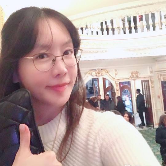 Kim Jung-Eun appreciated the musical in LondonActor Kim Jung-Eun posted an article and a photo on his instagram on February 22nd, Musical TINA.The photo shows Kim Jung-Euns selfies and musical theaters all over the place. Kim Jung-Euns still-looking beauty wearing glasses attracts attention.emigration site