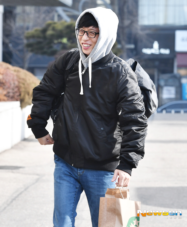 KBS 2TV Happy Together Season 4 recording was held at the KBS annex in Yeouido-dong, Yeongdeungpo-gu, Seoul on February 23rd.Yoo Jae-Suk poses on the day.Jeon So-min, Hong Jin-young, Jo Bin, Kim Ho-young and Park Yu-na attended as guests on the day.Lee Jae-ha