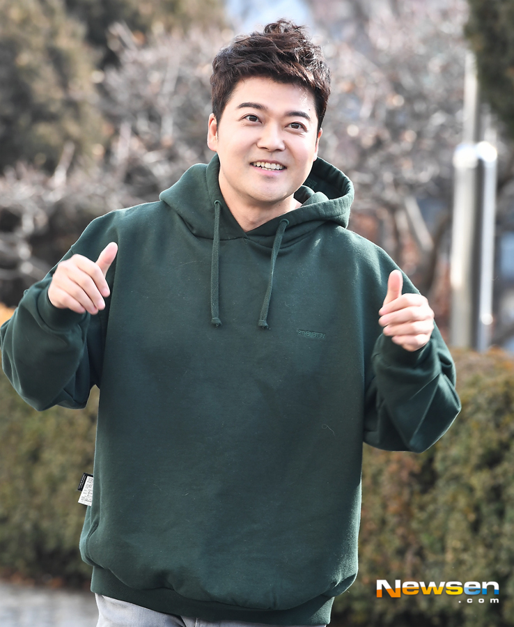 KBS 2TV Happy Together Season 4 recording was held at the KBS annex in Yeouido-dong, Yeongdeungpo-gu, Seoul on February 23rd.Jun Hyun-moo poses on the day.Jeon So-min, Hong Jin-young, Jo Bin, Kim Ho-young and Park Yu-na attended as guests on the day.Lee Jae-ha