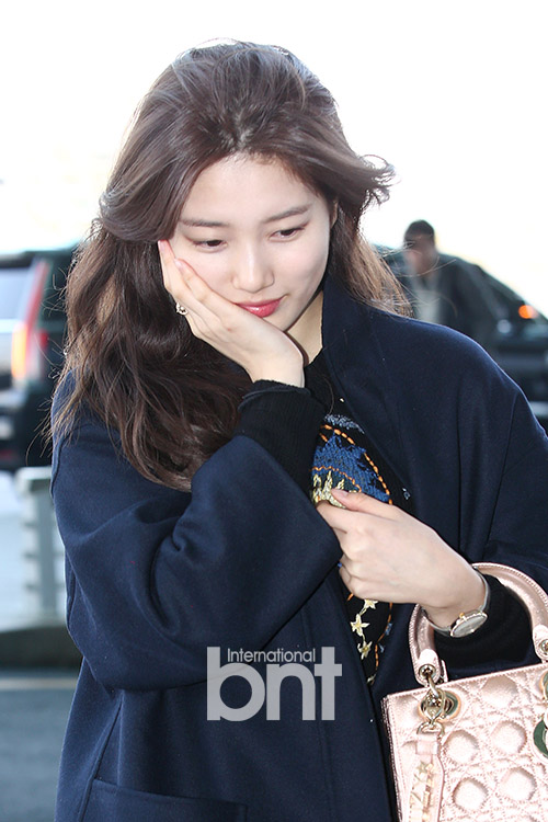 <p> Singer looking the best you Bae Suzy the fashion collection to participate in the 24 afternoon Incheon International Airport via Paris to depart.</p><p> Article tip</p>