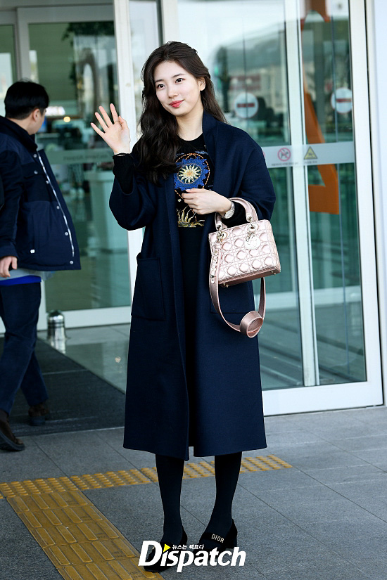 <p> Singer and actress Bae Suzy brand collection to participate in the 24 afternoon Incheon International Frankfurt Airport through Paris, France as a departure.</p><p>Bae Suzy is the day, long coat and knit, loafers and handbags to match graceful fashion.</p><p>Daily pictorial</p><p>Wind jealous</p><p>Pure itself</p><p>Leaving Paris.</p>