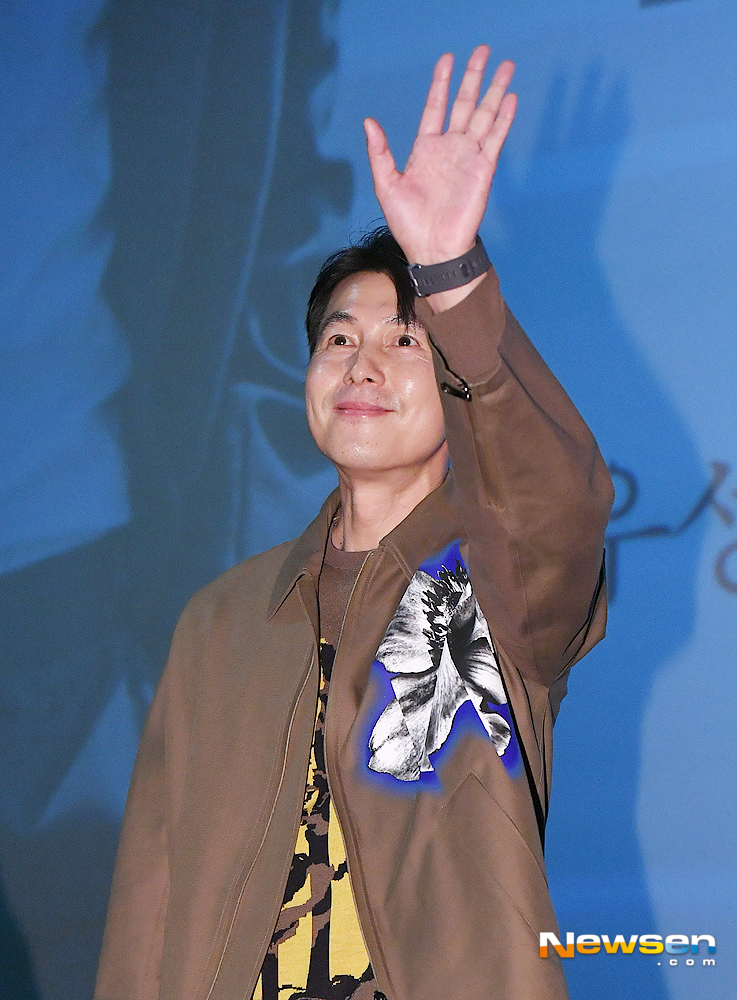 Actor Jung Woo-sung attends the stage greetings of the second week of the movie Witness held at the Uijeongbu Citizens Rock in Lotte Cinema, Uijeongbu, Gyeonggi Province on February 24th.useful stock