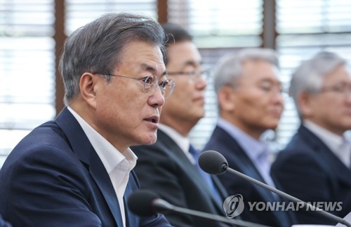 문 대통령, 수석·보좌관 회의에서 발언 (서울=연합뉴스) 황광모 기자 = 문재인 대통령이 25일 오후 청와대 여민관에서 열린 수석·보좌관 회의에서 발언하고 있다. 2019.2.25 hkmpooh@yna.co.kr