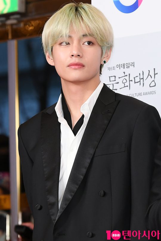 BTS BUY of the group attended the 6th Daily Culture Awards red carpet Event held at the Grand Theater of Sejong Center for the Performing Arts in Seoul on the afternoon of the 26th.The Event was attended by BTS, Kim Dong-han, New Kid, Daewon, LeCiel, Park Hae-mi, Ohmy Girl and Pentagong.