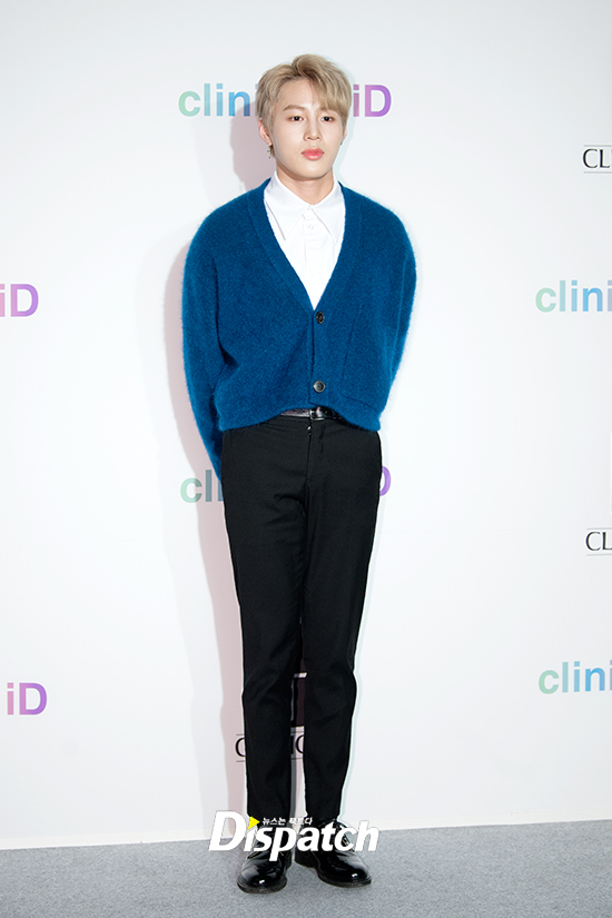 Singer Ha Sung-woon attended a brand photo wall event held at the Es Factory in Seongsu-dong, Seongdong-gu, Seoul on the afternoon of the 26th.Ha Sung-woon made a dandy fashion by matching a blue cardigan with black slacks.Prince of Blondea thrilling visualIf you do, youre heartbroken.