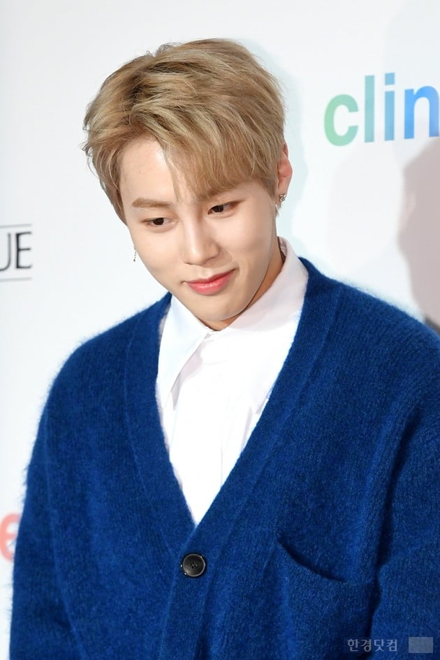 <p>The former group Wanna One Ha Sung-woon, this 26 afternoon, the Seoul Seongsu-dong in the factory in the open beauty brand Clinique Clinique ID launching ceremony attended photo time.</p>