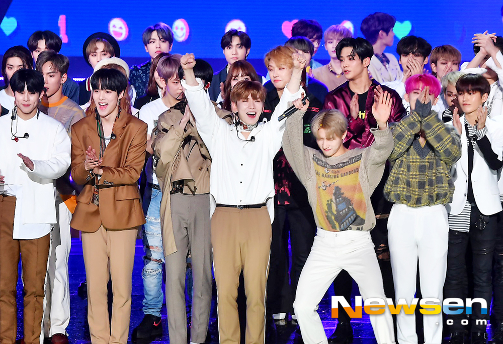 <p>SBS MTV ‘The Show’ live broadcast 2 November 26 afternoon, the Seoul MAPO-GU Sangam-dong SBS Prism Tower in progress.</p><p>This day, Monsta X, Hyomin, in SF9, Online & off, dream, Dreamcatcher, giant pink, this months girl, ATEEZ, with the train, seven English Clark, the best-kept secret, The Pink Lady, TREI, Warner, Yuki, VANNER ... </p>