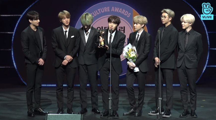 Group BTS won the 6th E-Daily Culture Grand Prize.BTS was honored at the 6th Daily Culture Awards, which was broadcast live on Naver V Live on February 26th.The target was selected for the six categories of Play, The Classic, Dance, Korean Music, Musical, and Concert, including online, offline voting scores, and the Daily Culture Award Secretariat.BTS leader RM said, I wanted to receive the concert award three years ago, but I am grateful to the people who made the concert section.The award ceremony is both fresh and new for us. I think culture is actually more powerful than any material.As a fan and consumer of all cultural genres, I think that people are human beings while enjoying them, and I think it has a great influence on music. We are alone in this glorious place, but I hope you will remember all the fans who love and consume culture.I do not know if we will be eligible for the excellent cultural workers, but I think it is a prize to try harder and I will work more humblely and humbly. BTS also won the Grand Prize in the World Tour Love Your Self-Concert category. I would like to thank you first, Ami.Three years ago, I came to the awards, but it seems meaningful to win the concert category.Love Your Self Concert is loved by you, and it seems that joy and glory will double because you receive the prize. Love Your Self Stadium tour is held in May this year.I have met many fans, but I will be a BTS to show more performances without forgetting the essence. The 6th Daily Culture Award List▲ Target = BTS▲Play: The Great White Water Miner Marter▲ The Classic: The performance of the Bavarian Broadcasting Symphony OrchestraDance: Ballet Chunhyang▲ Korean Music: The Night of Sanjo in Seo Young-hoMusical: A Smiling Man▲ Concert: BTS World Tour Love Your Self▲ Frontier Award: Shinshi Company producer Park Myung-sung▲ Achievement Award: Lee Jong-duk, Dean of Culture and Arts, Dankook UniversityPark Su-in