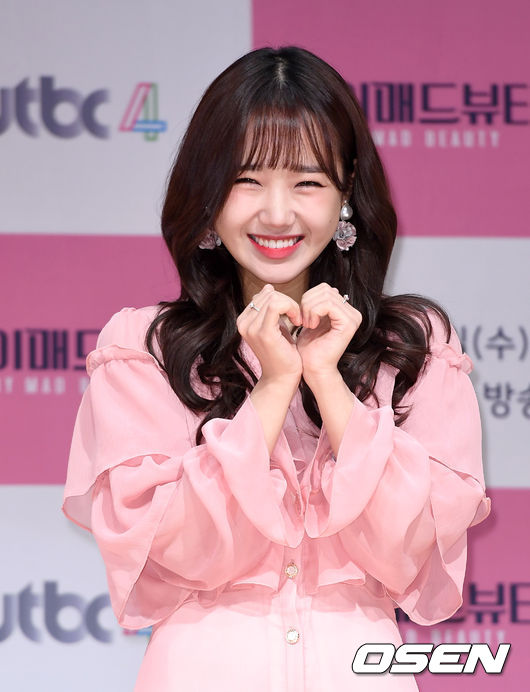 On the afternoon of the 26th, JTBC4 entertainment My Mad Beauty 3 production presentation was held at JTBC building in Mapo-gu, Seoul.Wikimikki Choi Yoo-jung has photo time