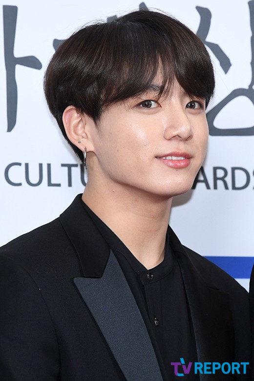 Jungkook of the group BTS attended the 6th Daily Culture Grand Prize held at Sejong Center for the Performing Arts in Sejong-ro, Jongno-gu, Seoul on the afternoon of the 26th.