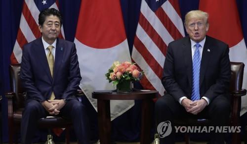 작년 9월 뉴욕 회동 당시의 트럼프 대통령(오른쪽)과 아베 총리 [AP=연합뉴스 자료사진]