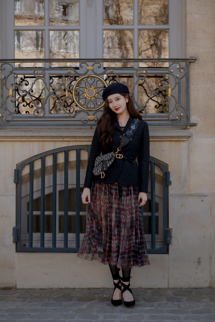 Actor Bae Suzy poses at the Dior 2019 F/W Collection at Paris Rodin Museum in France on Wednesday (local time).
