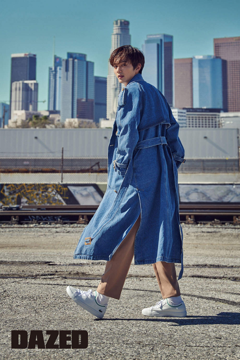 Actor Yoo Seung-ho caught his eye with a dandy casual look.Fashion magazine Days released a sensual fashion picture on February 27th, which was completed with the background of LA in a free atmosphere with Yoo Seung-ho.bak-beauty