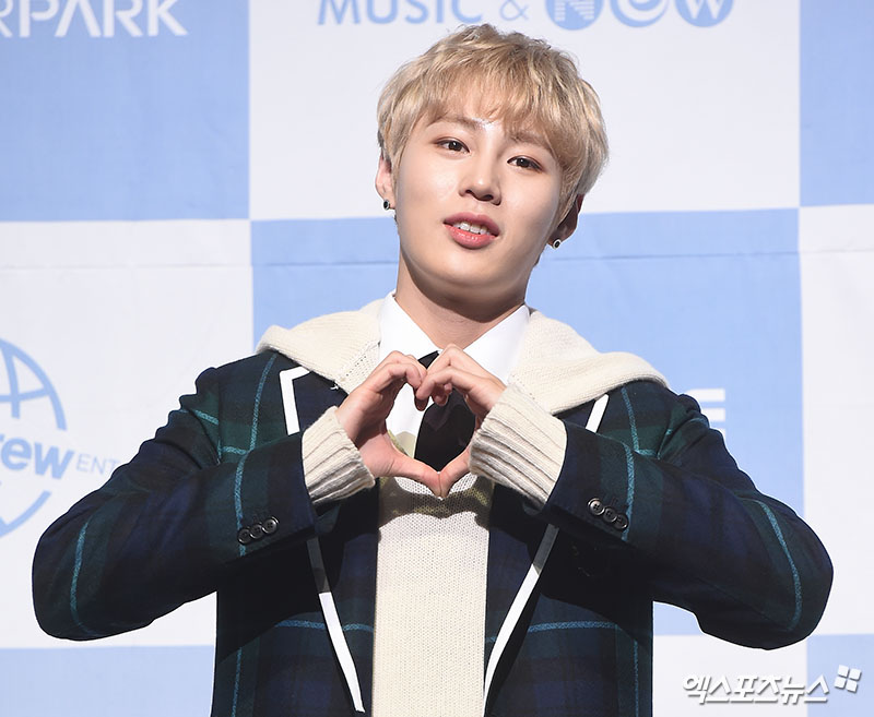 On the afternoon of the 27th, a Showcase was held to commemorate the release of singer Ha Sung-woons first mini album My Moment at Yes 24 Live Hall in Gwangjang-dong, Seoul.Ha Sung-woon, who attended the Showcase on the day, is posing.