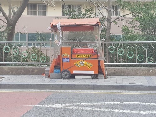 교통약자 보행 방해하는 불법 시설물 [차근호 기자]