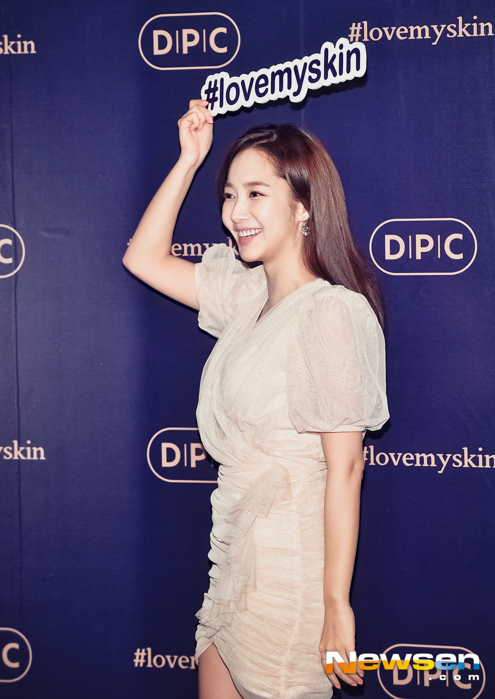The launch event commemorating the launch of the Beauty brand DPC Skin Shot was held at Seoul Banyan Tree Club and Spa Seoul on the afternoon of February 27th.Park Min-young (DPC Beauty Device Model) is attending and posing on the day.Lee Jae-ha