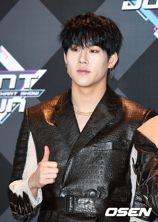 On the afternoon of the 28th, a photo-time event was held at Sangam-dong CJ E & M Center in Mapo-gu, Seoul to rehearse M Countdown.Group Monsta X Juheon has photo time