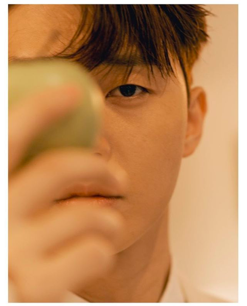 Actor Park Seo-joon laughed at fans with a sense of charm.Park Seo-joon posted an article and a photo on his SNS on the 28th, Do you want an apology?In the photo, Park Seo-joon is seen with a serious face and an apple.The picture seems to be a picture, but Park Seo-joon is laughing at the audience with a sense of sense.Park Seo-joon is about to release the movie Lion, which is currently working on the second half.The Lion tells the story of a martial arts champion, Yonghu (Park Seo-joon), who has lost his father, confronting the powerful evil (), who meets the Guma priest Anshinbu (An Sung-ki) and disturbs the world.Park Seo-joon SNS